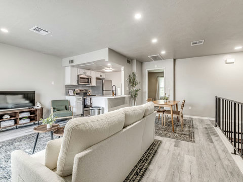 735 Nw 30th St #7-30