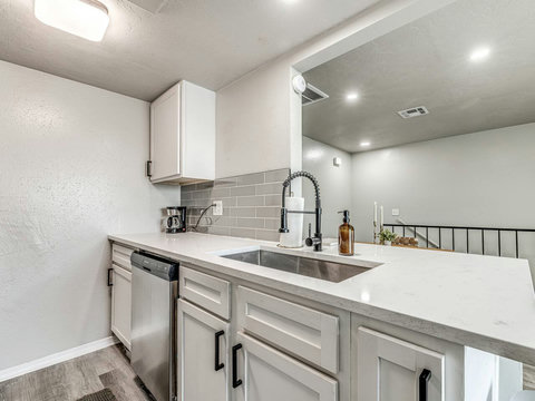 735 Nw 30th St #7-38