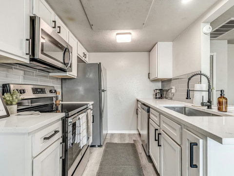 735 Nw 30th St #7-36