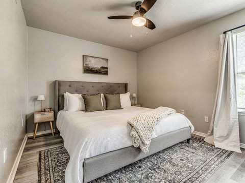 735 Nw 30th St #7-42