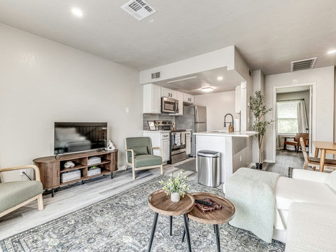 735 Nw 30th St #7-32