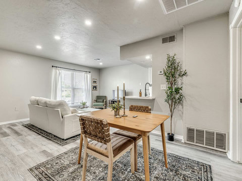 735 Nw 30th St #7-21