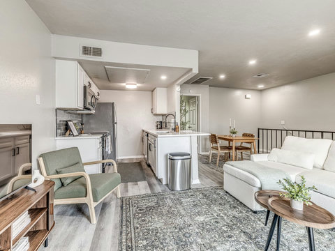 735 Nw 30th St #7-33