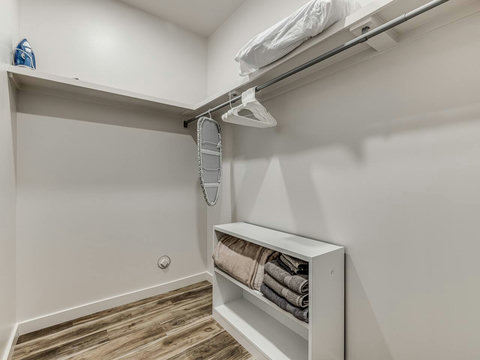 1665 Midtown Pl 138-40