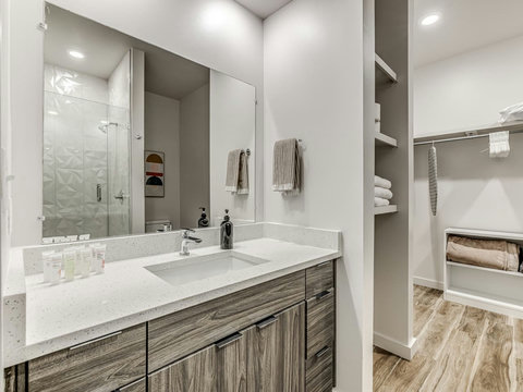 1665 Midtown Pl 138-34