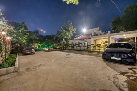 Huge parking lot in the premises.