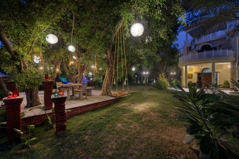 Perfect Lightning for any small gathering.