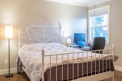 Bedroom comes with 27" Samsung Smart TV featuring Netflix, Amazon Prime, and Disney Plus in addition to a height adjustable desk/workstation.  

Plenty of room for luggage.  