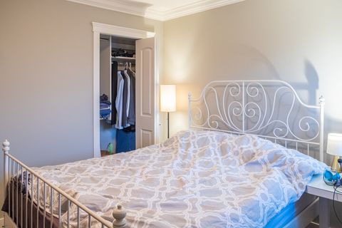 Queen sized bed and full sized closet.  