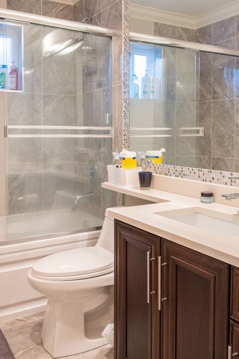 Shared washroom with only 2 other rooms.  Shower gel, liquid hand soap, shampoo, and conditioner included. 

Comes with non-electric bidet!!!  