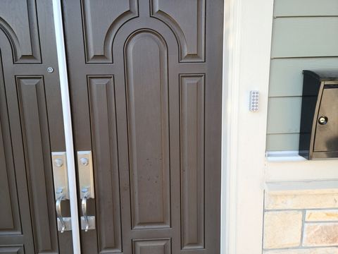 Self entry check-in by pinpad