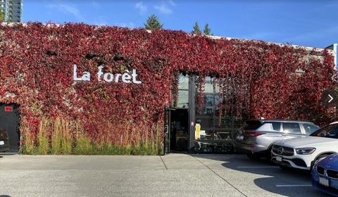 Highly rated cafe within walking distance.  Local favourite.  