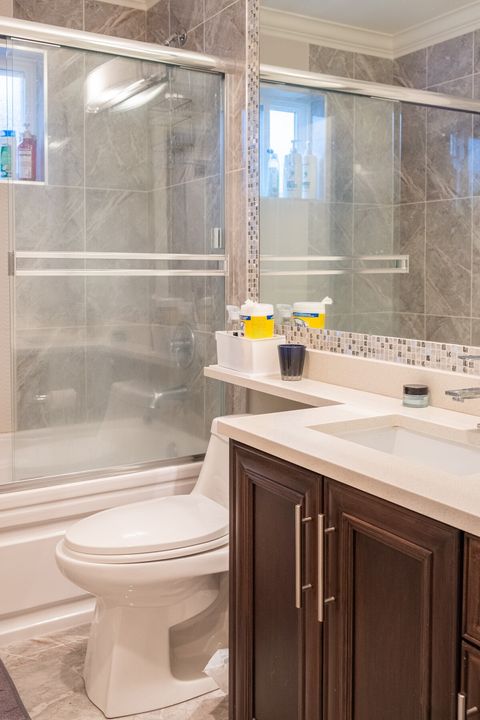 Shared washroom.  Shower gel, soap, shampoo, and conditioner included.  