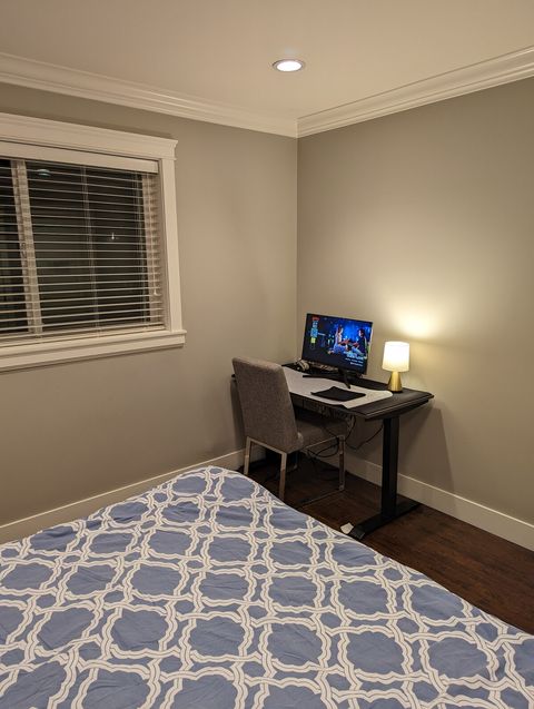 Adjustable work station.  Comes with Smart TV fully loaded with pre-loaded access to Netflix, Disney Plus, and Amazon Prime Video subscriptions.  